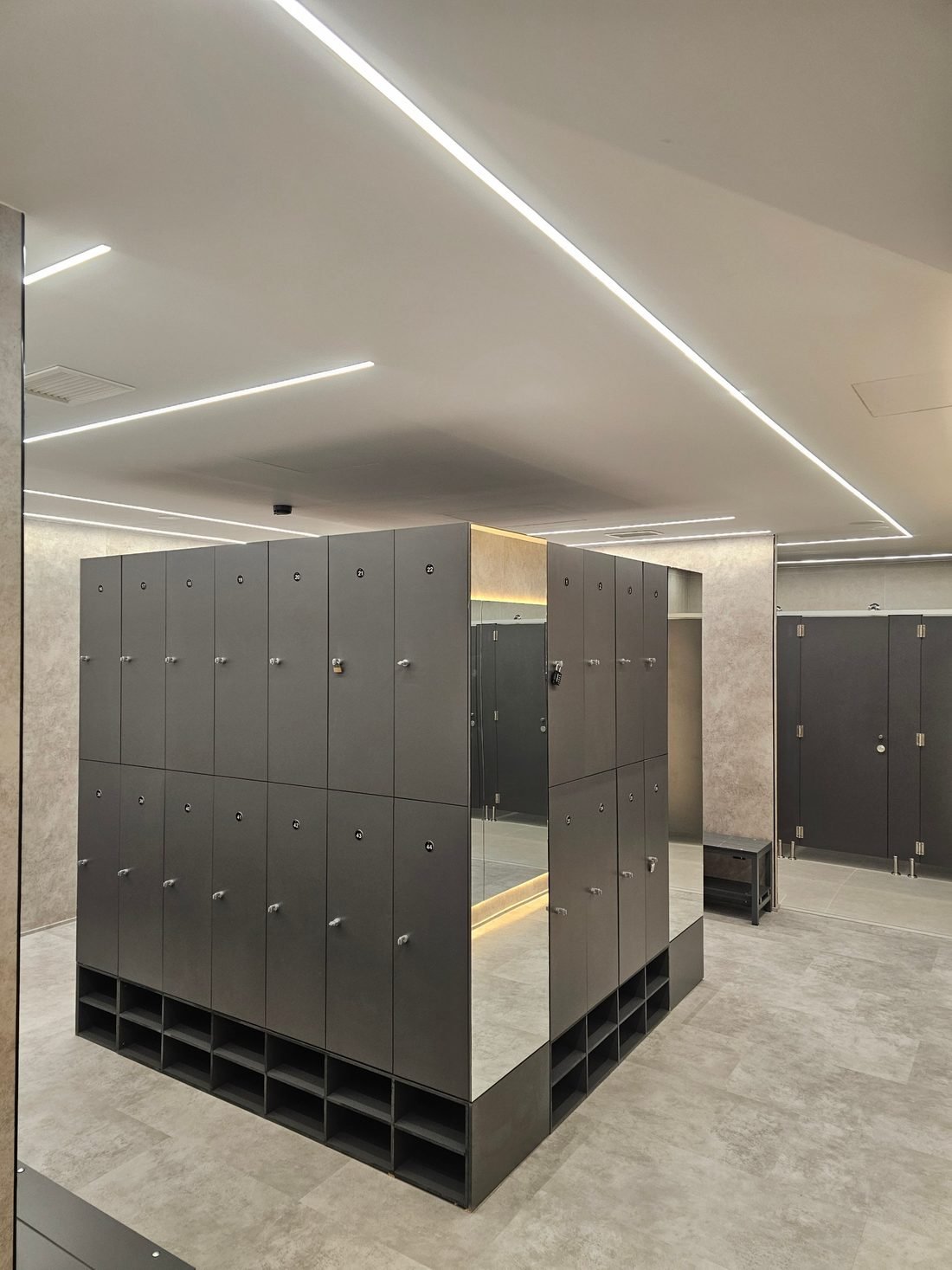Placas decorativas de gran formato en una obra comercial